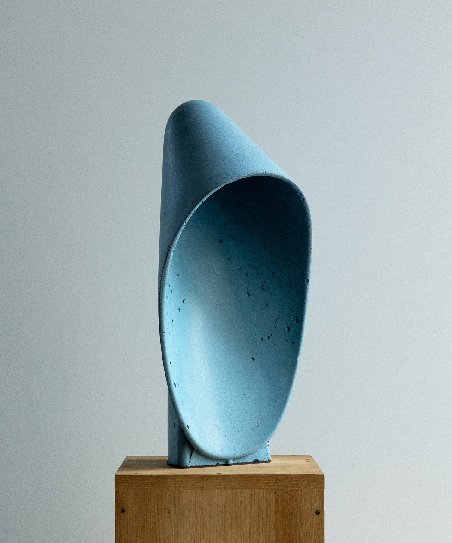 ZEBRES Lampe à poser « Gloria », Modèle 560, Diagénèse de sédiment marin, 56 x 27 x 23 cm, 2023 - Édouard Boulmier