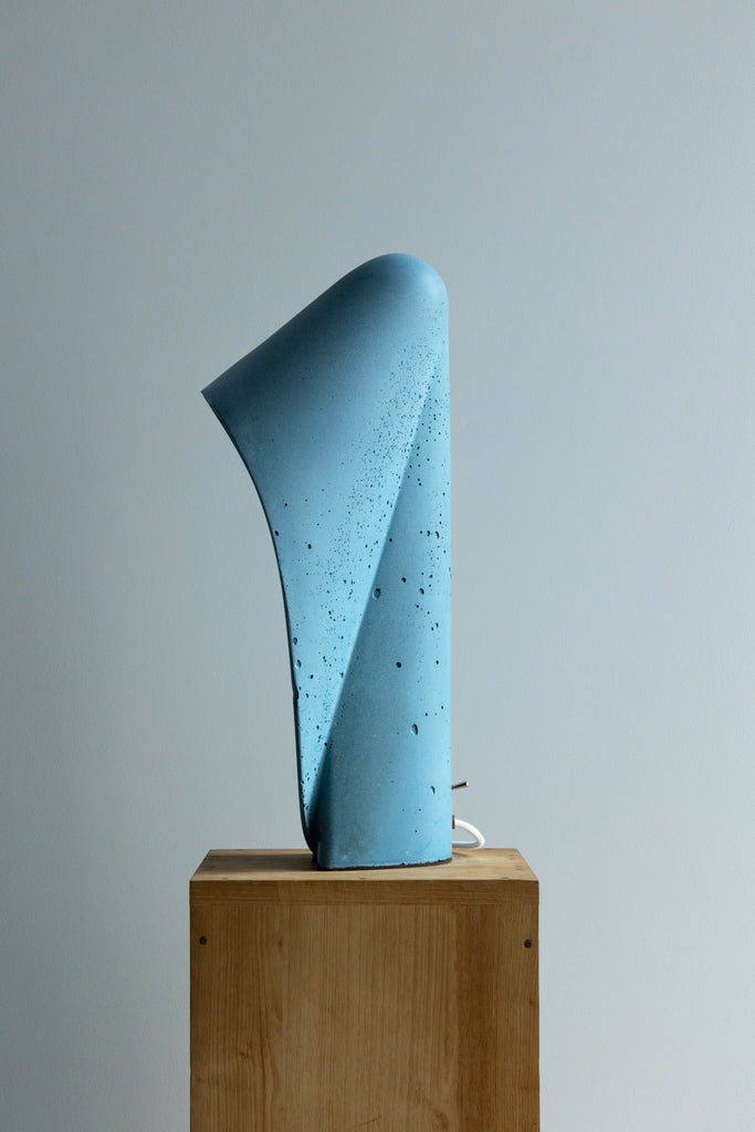 ZEBRES Lampe à poser « Gloria », Modèle 560, Diagénèse de sédiment marin, 56 x 27 x 23 cm, 2023 - Édouard Boulmier