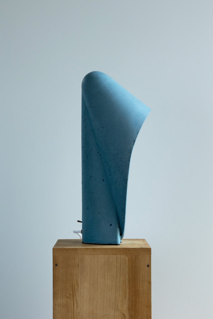 ZEBRES Lampe à poser « Gloria », Modèle 560, Diagénèse de sédiment marin, 56 x 27 x 23 cm, 2023 - Édouard Boulmier
