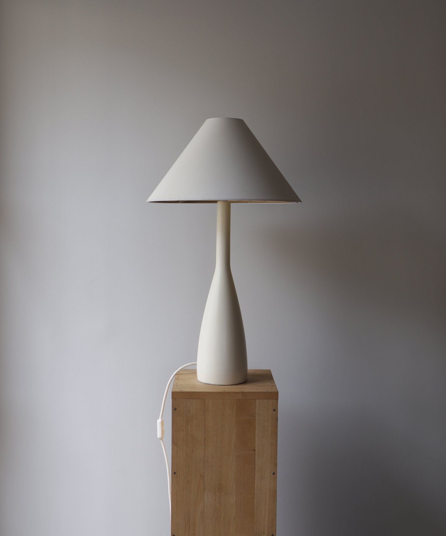 Zèbres Lampe à poser Lampe quille en faïence blanche - manufacture Lunéville