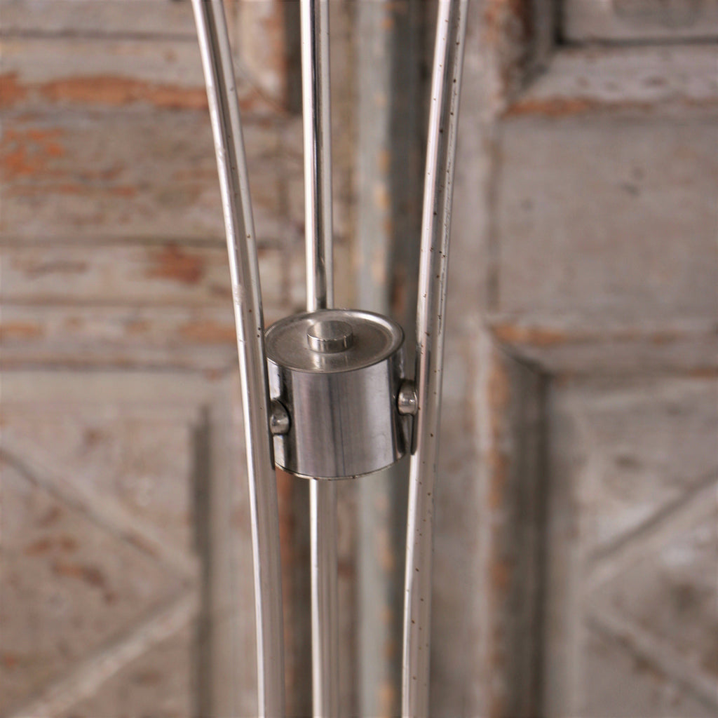Lampe en métal chromé ornée de pétales - ZEBRES