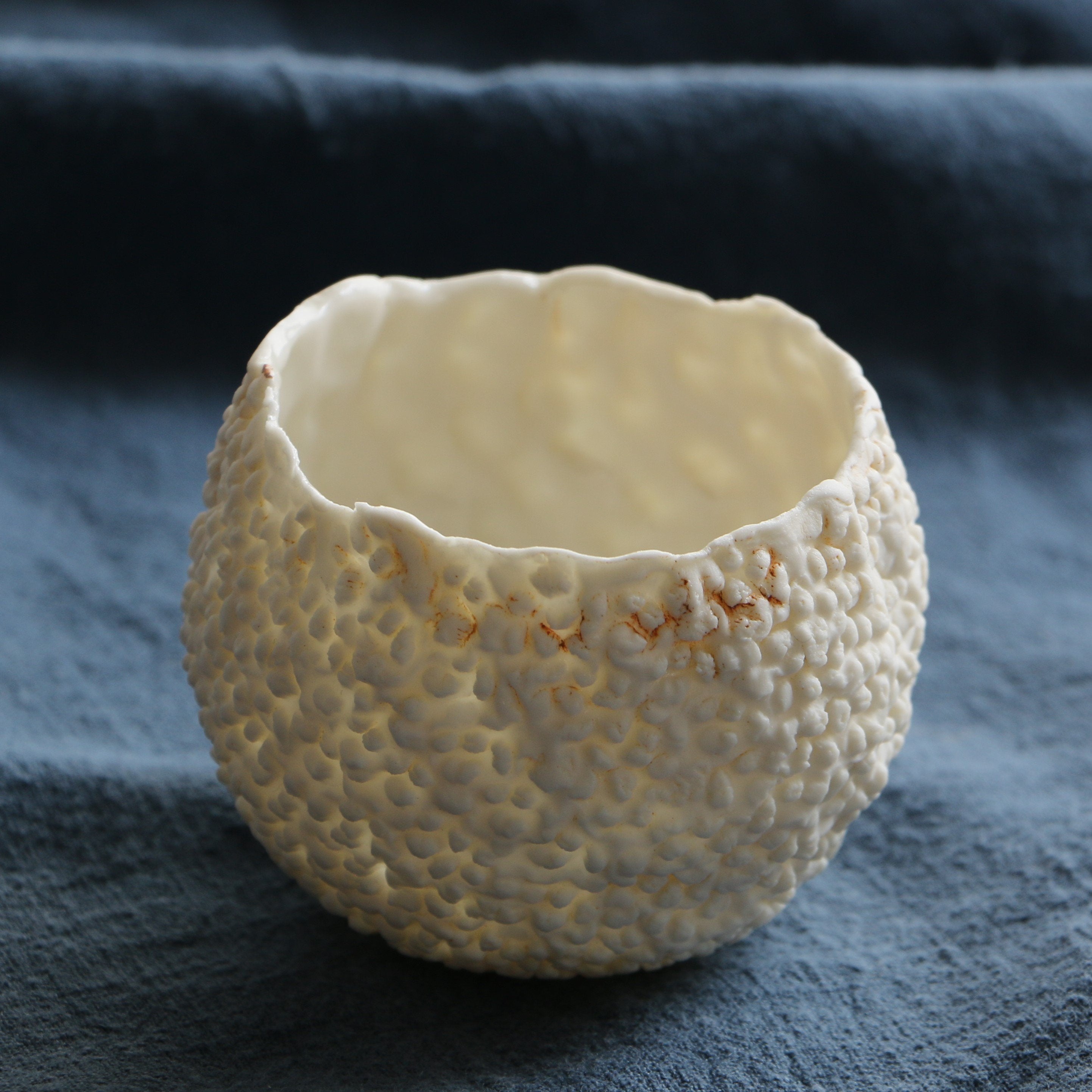 Petite tasse en céramique blanche - Bénédicte Vallet - ZEBRES